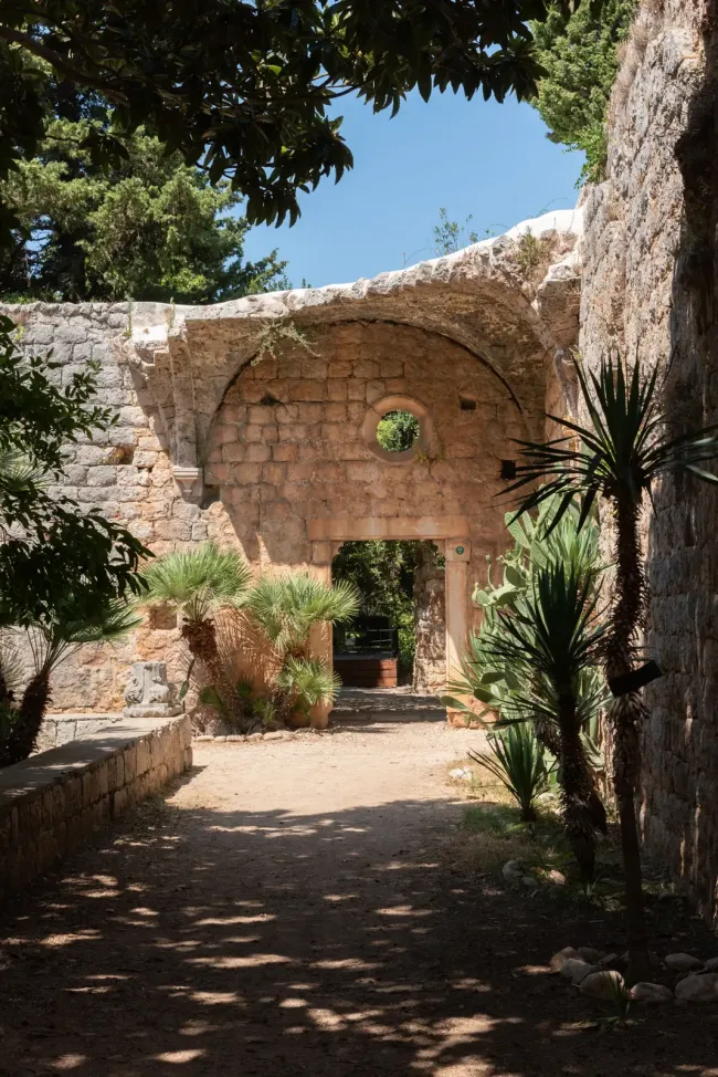 Lokrum samostanski-kompleks