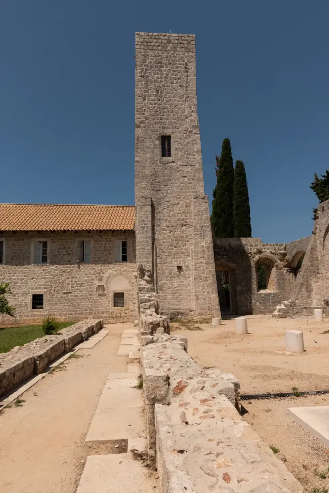 Lokrum samostanski-kompleks