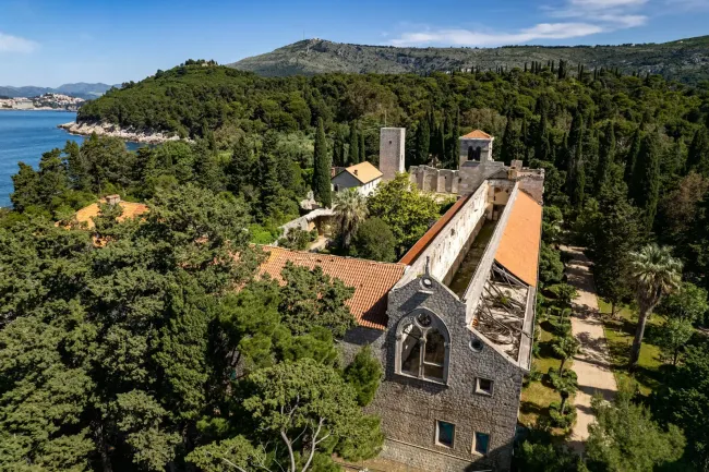 Lokrum samostanski-kompleks