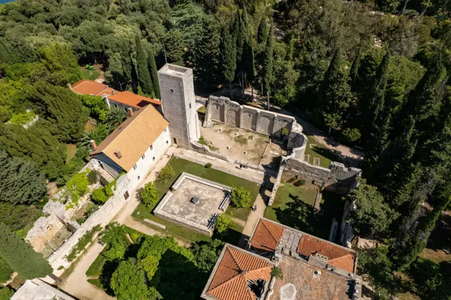 Lokrum samostanski-kompleks