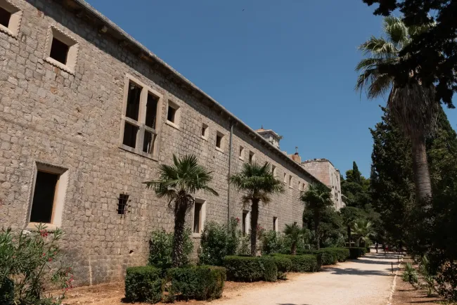 Lokrum samostanski-kompleks